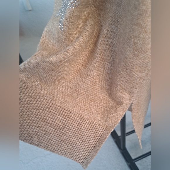 Knox Rose Tan V-Neck Sweater - Picture 8 of 12